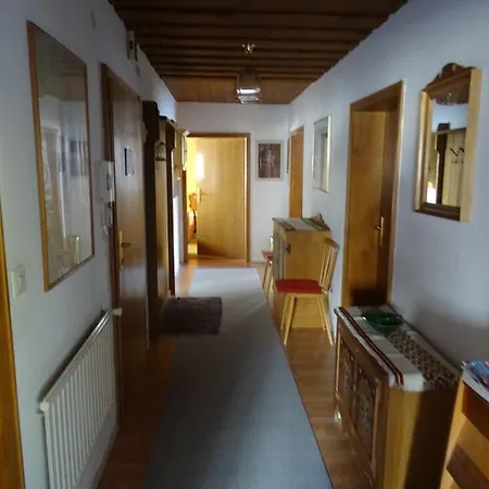 Traudl Singer דירה *